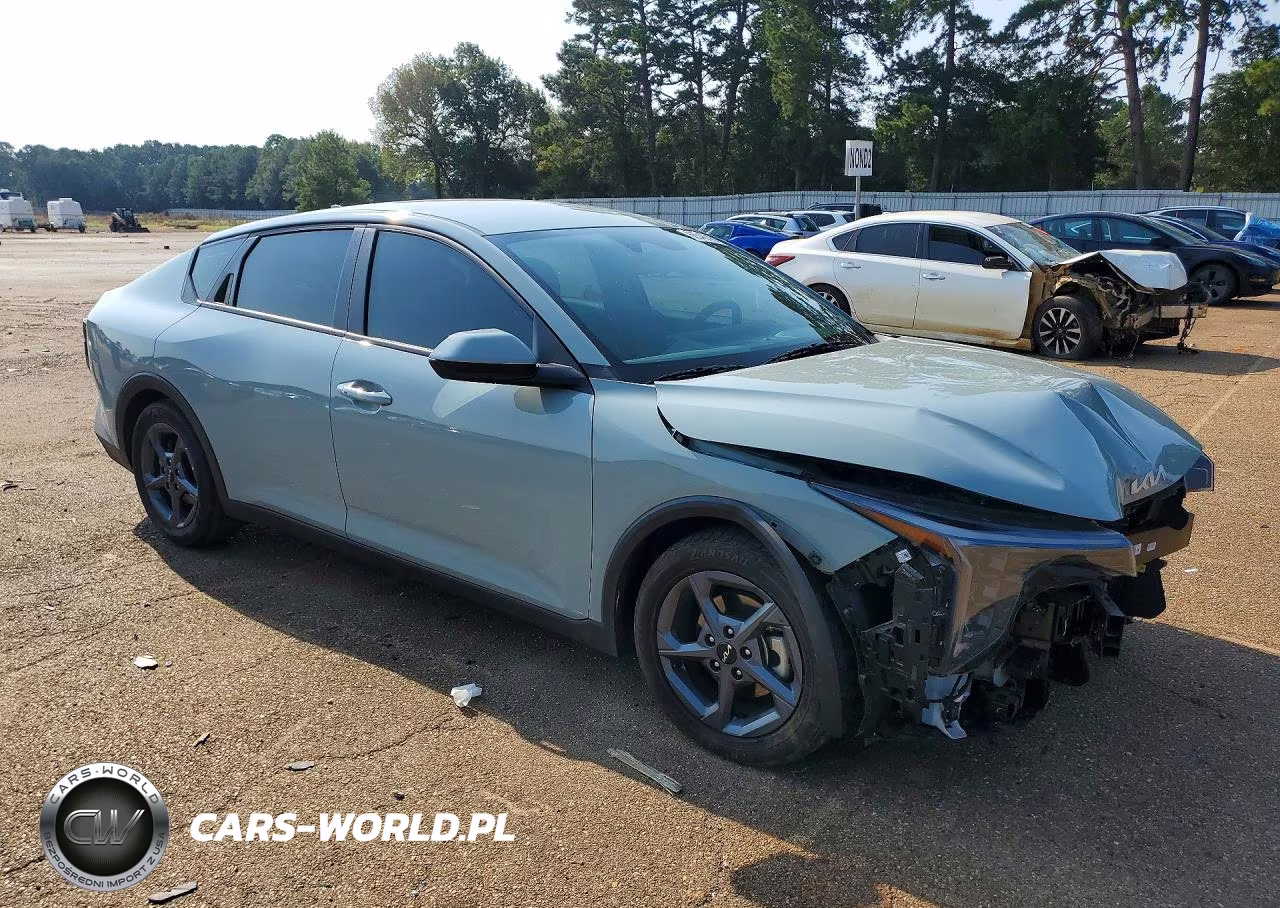 2025 Kia K4 Lxs VIN:3KPFT4DE8SE201069 - 4