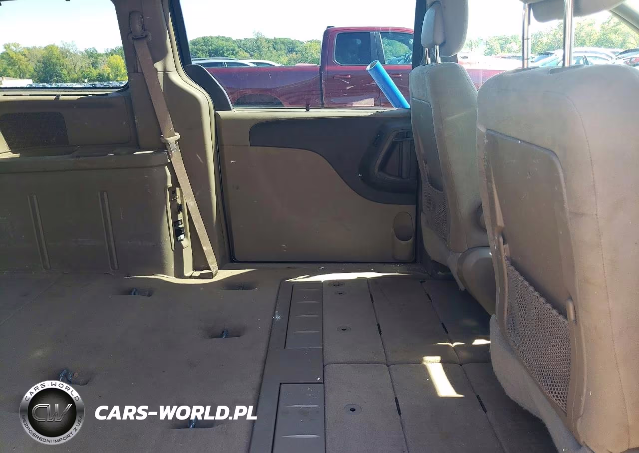 2014 Chrysler Town & Country Touring VIN:2C4RC1BG8ER236696 - 11