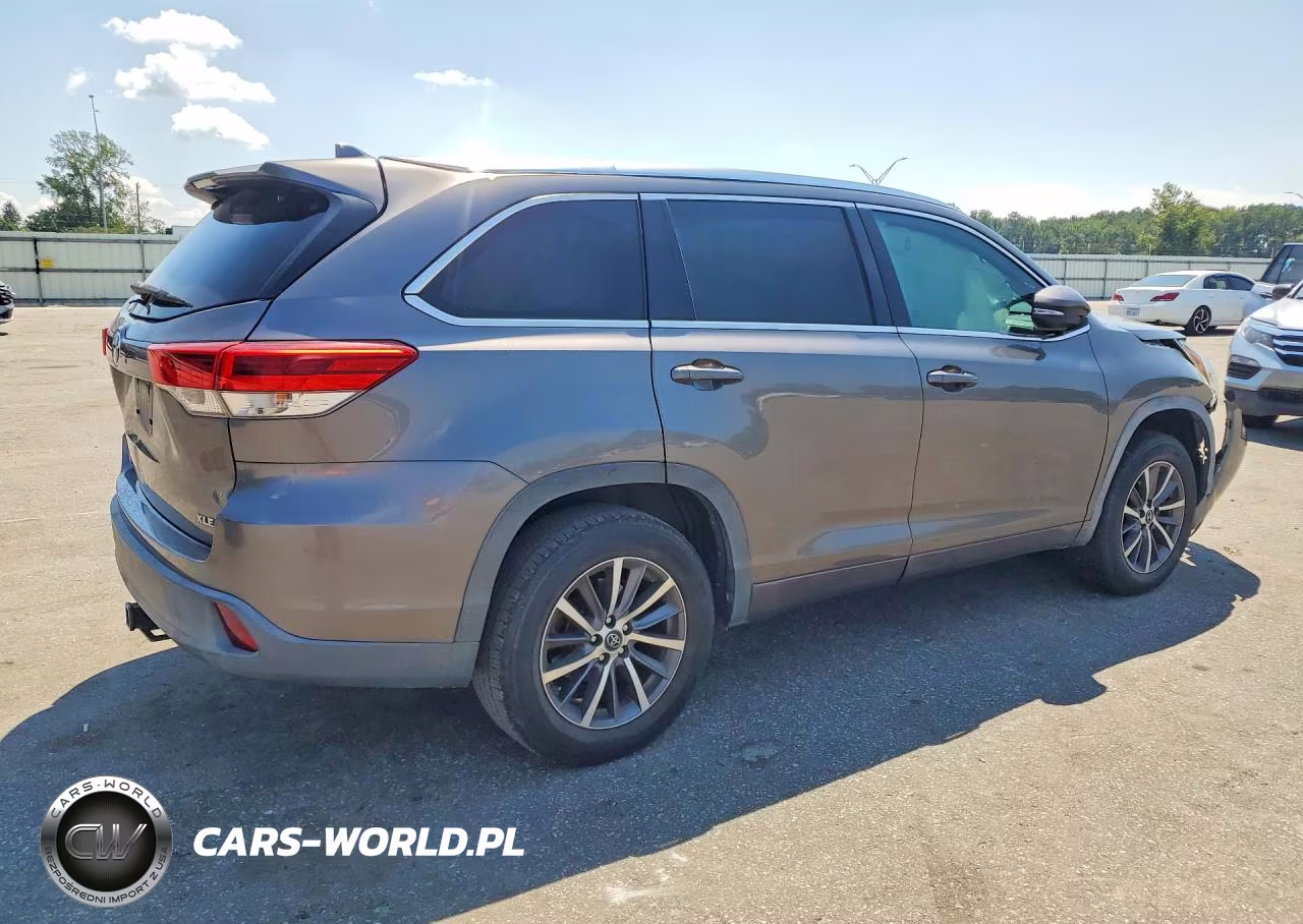 2018 Toyota Highlander Xle VIN:5TDKZRFHXJS273848 - 3