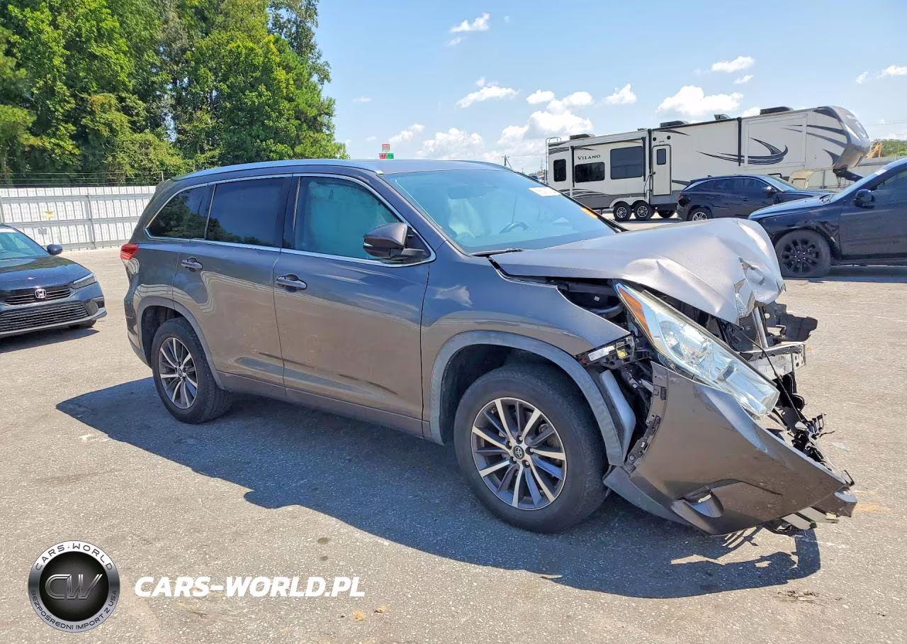 2018 Toyota Highlander Xle VIN:5TDKZRFHXJS273848 - 4