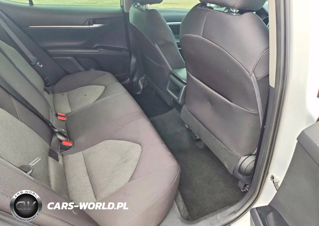 2018 Toyota Camry Le VIN:4T1B11HK4JU133142 - 10