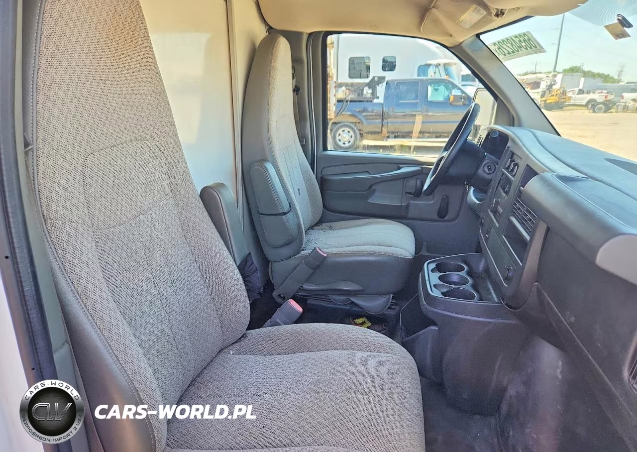 2014 GMC Savana Cutaway G3500 VIN:1GD374CG3E1174845 - 11