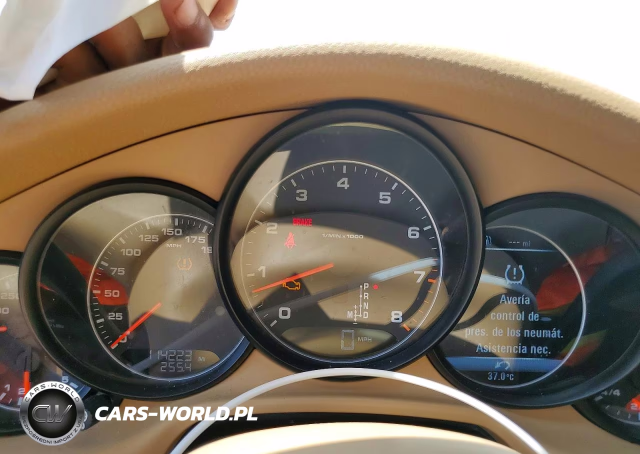 2015 Porsche Panamera 2 VIN:WP0AA2A77FL000528 - 9
