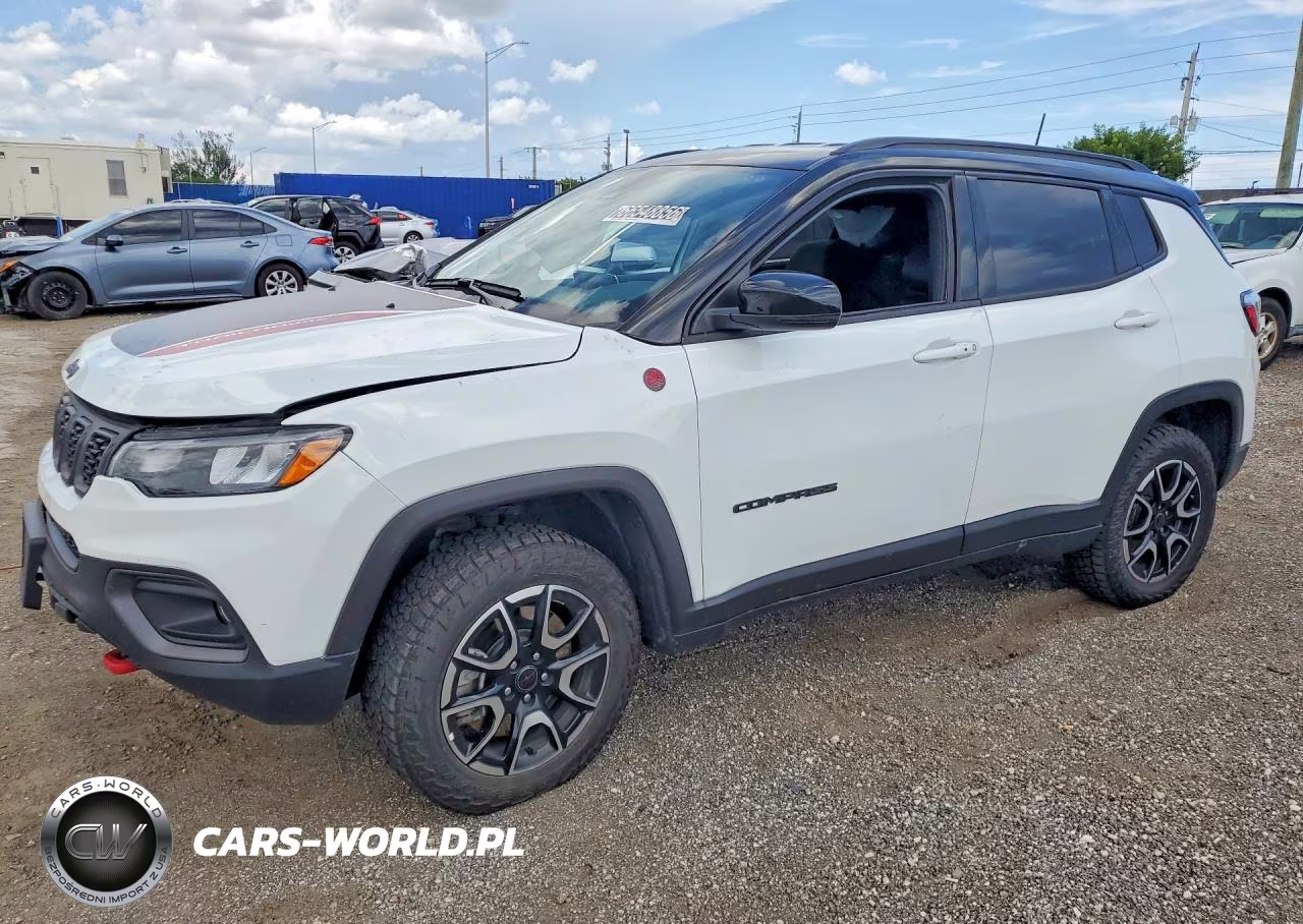 2025 Jeep Compass Trailhawk – zdjęcie 1 z 13