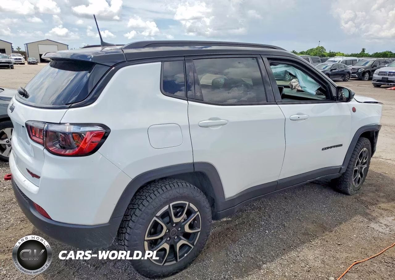 2025 Jeep Compass Trailhawk VIN:3C4NJDDN7ST564492 - 3