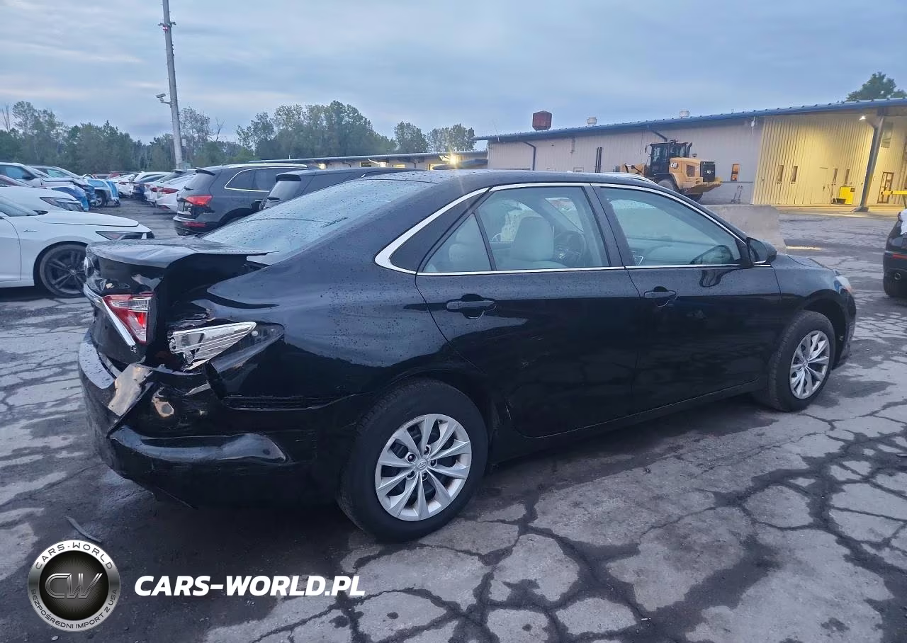 2017 Toyota Camry Le VIN:4T1BF1FK9HU642464 - 3