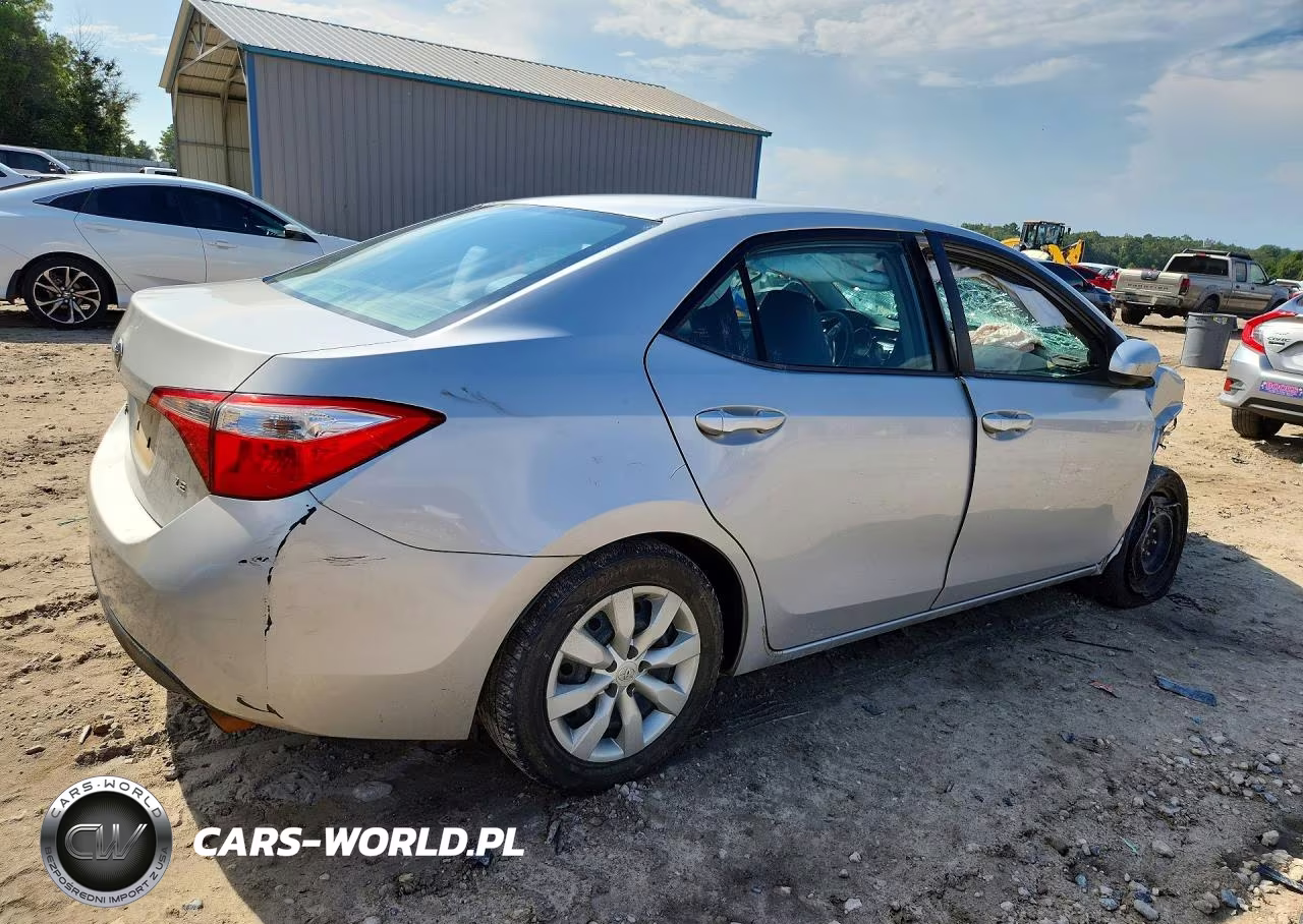 2015 Toyota Corolla Le VIN:2T1BURHEXFC322354 - 3