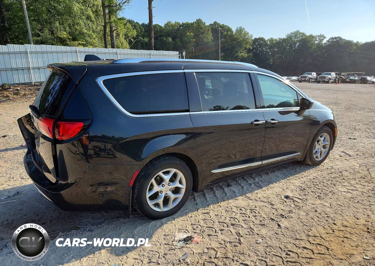 2017 Chrysler Pacifica Touring L Plus VIN:2C4RC1EG9HR591358 - 3