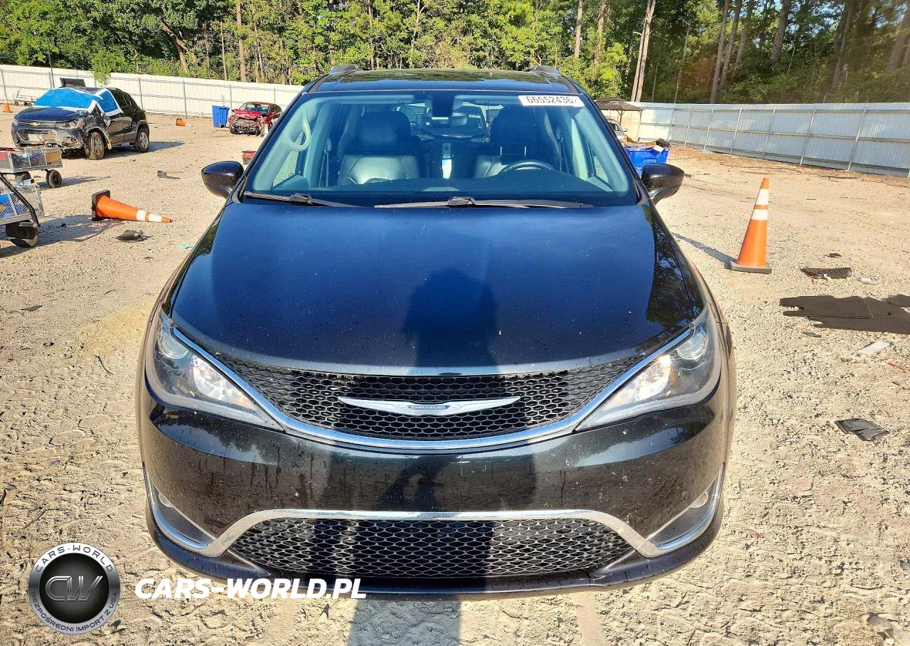 2017 Chrysler Pacifica Touring L Plus VIN:2C4RC1EG9HR591358 - 5
