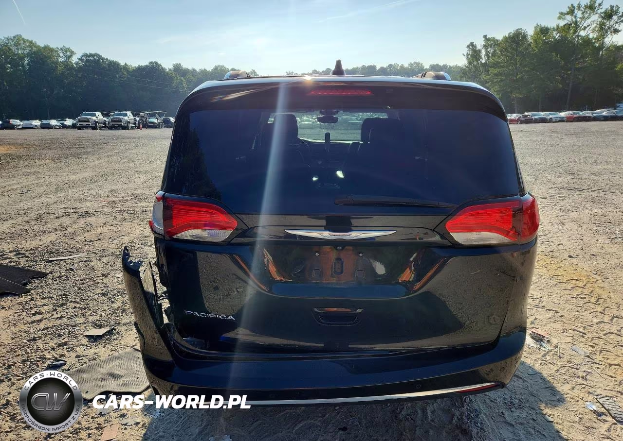 2017 Chrysler Pacifica Touring L Plus VIN:2C4RC1EG9HR591358 - 6