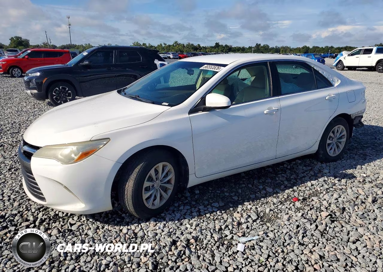 2015 Toyota Camry Le – zdjęcie 1 z 13