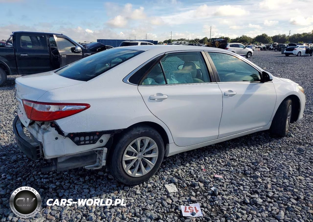 2015 Toyota Camry Le VIN:4T1BF1FK2FU081277 - 3