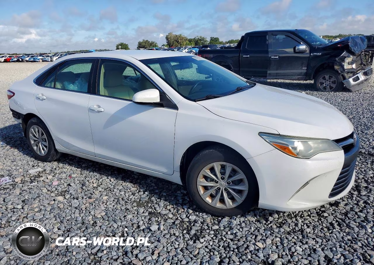 2015 Toyota Camry Le VIN:4T1BF1FK2FU081277 - 4