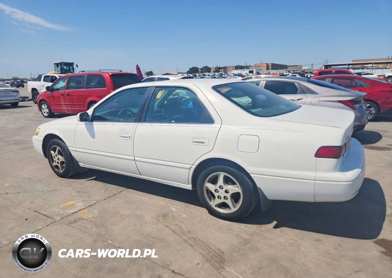 1999 Toyota Camry Le VIN:4T1BG22K4XU585016 - 2