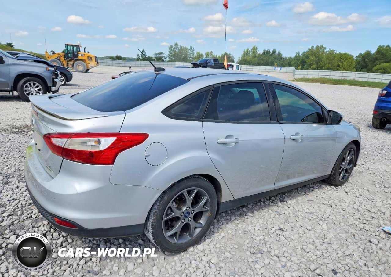 2014 Ford Focus Se VIN:1FADP3F29EL107454 - 3