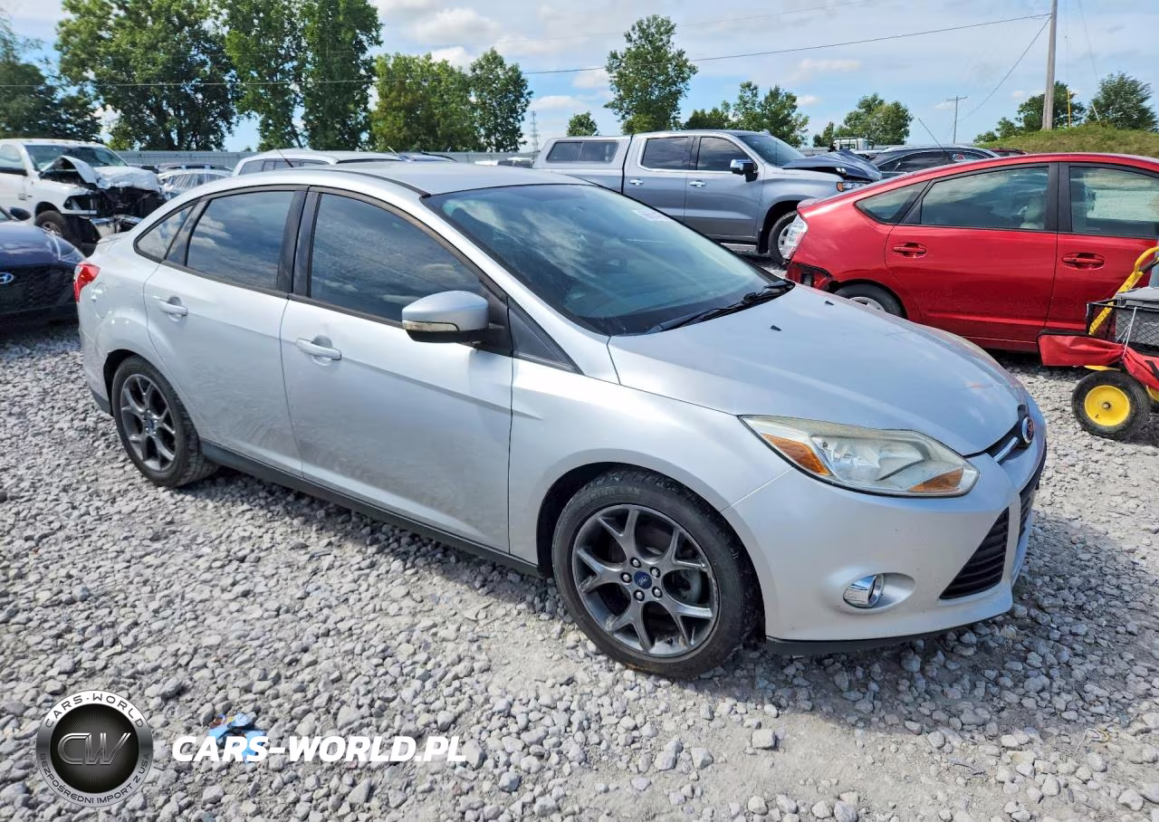 2014 Ford Focus Se VIN:1FADP3F29EL107454 - 4