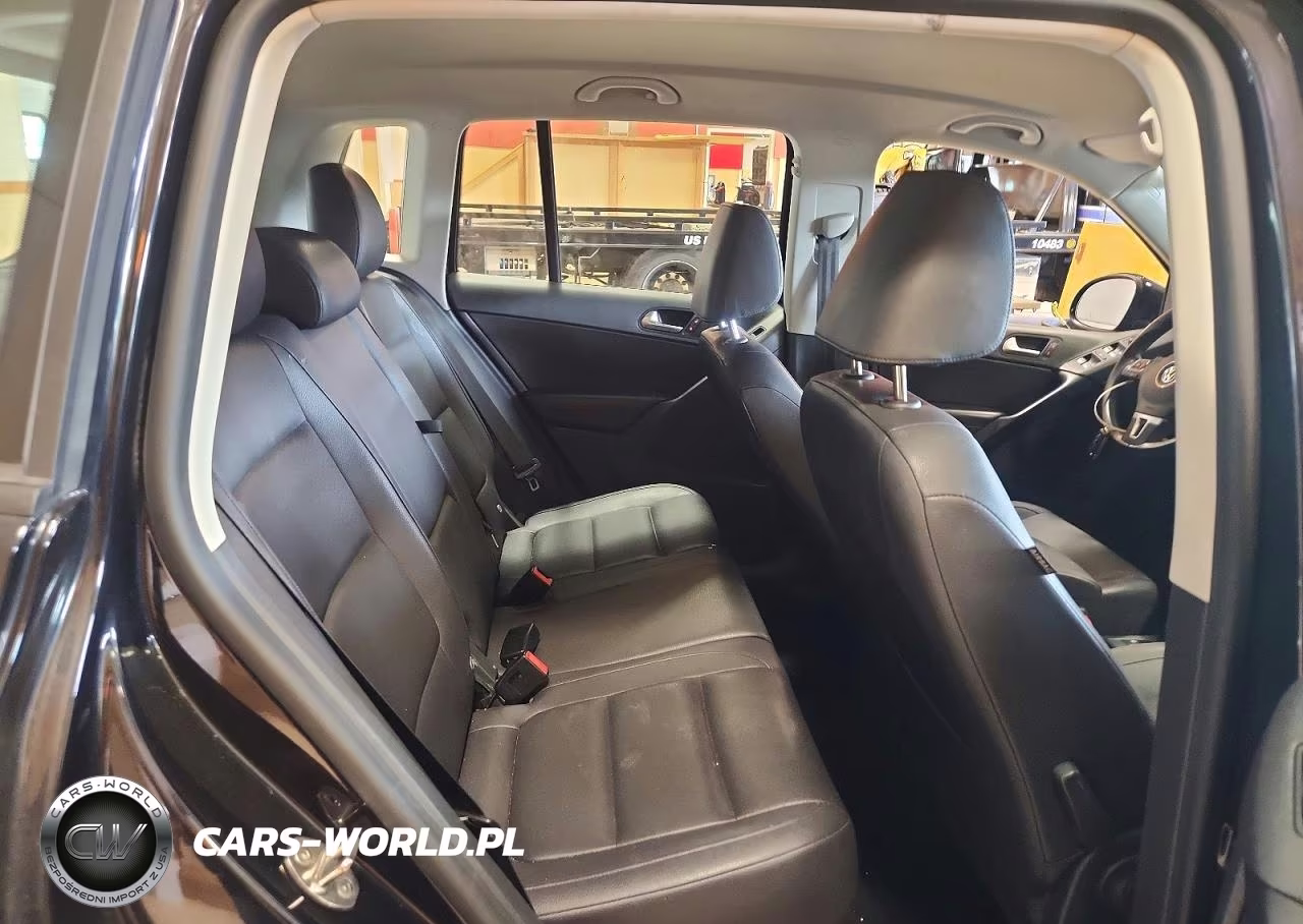 2017 Volkswagen Tiguan S VIN:WVGAV7AXXHK019399 - 11