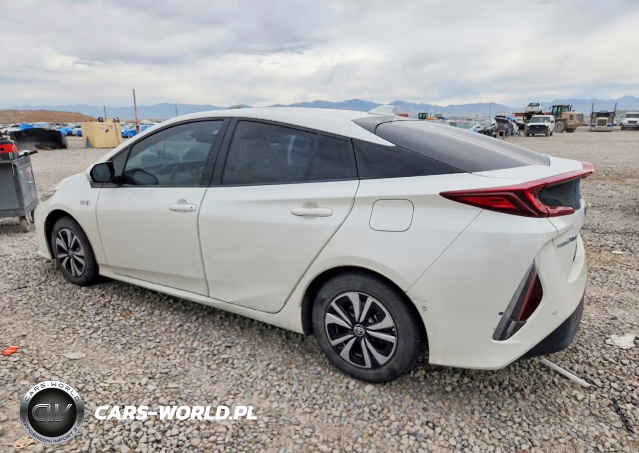2018 Toyota Prius Prime Advanced VIN:JTDKARFP7J3090746 - 2
