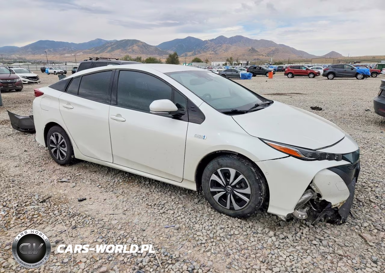 2018 Toyota Prius Prime Advanced VIN:JTDKARFP7J3090746 - 4