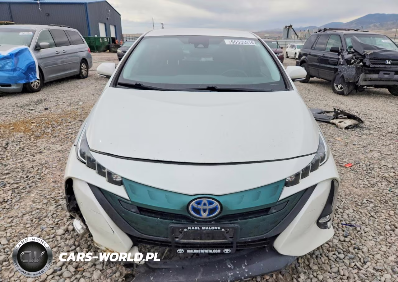 2018 Toyota Prius Prime Advanced VIN:JTDKARFP7J3090746 - 5