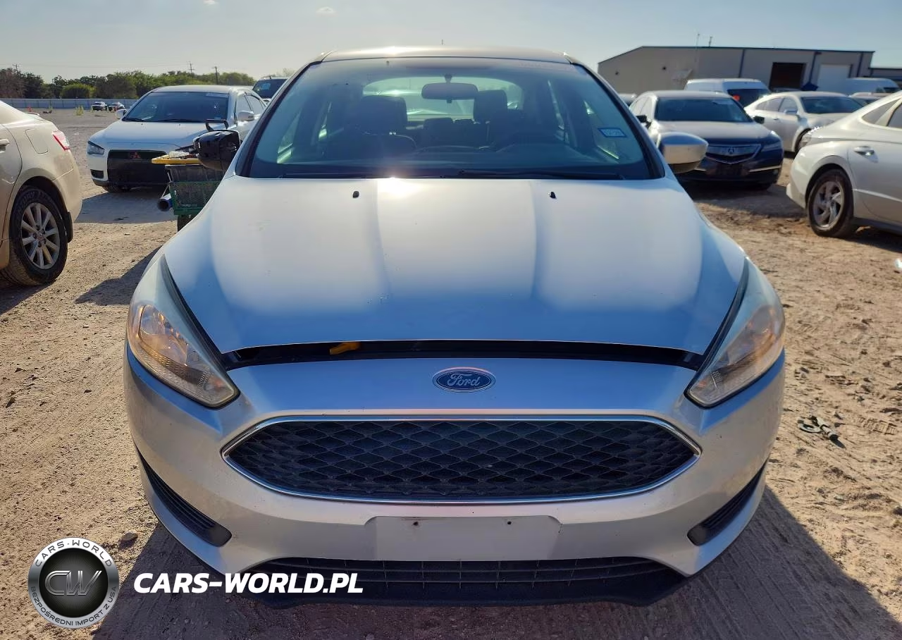 2018 Ford Focus Se VIN:1FADP3F26JL240232 - 5
