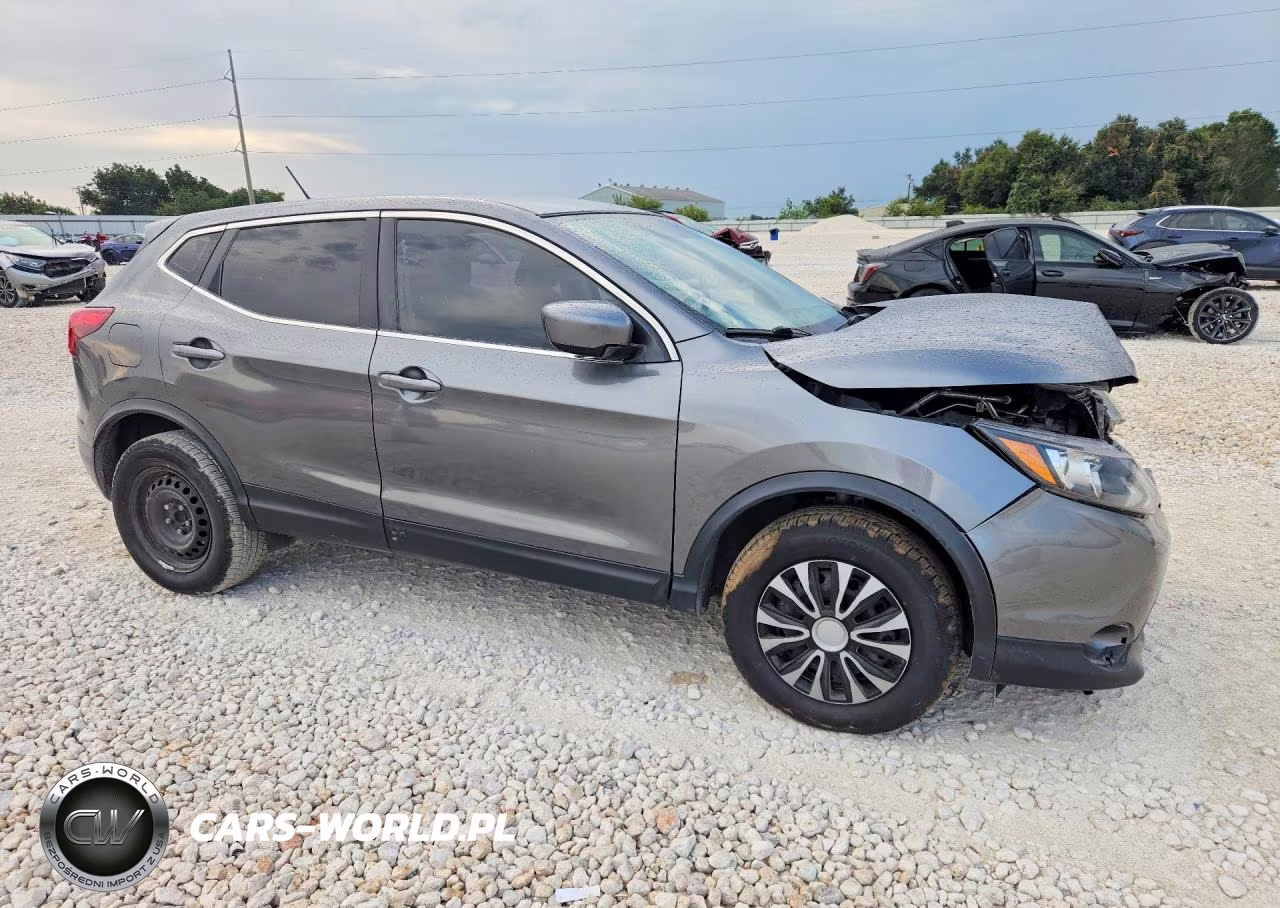 2018 Nissan Rogue Sport S VIN:JN1BJ1CP8JW184125 - 4