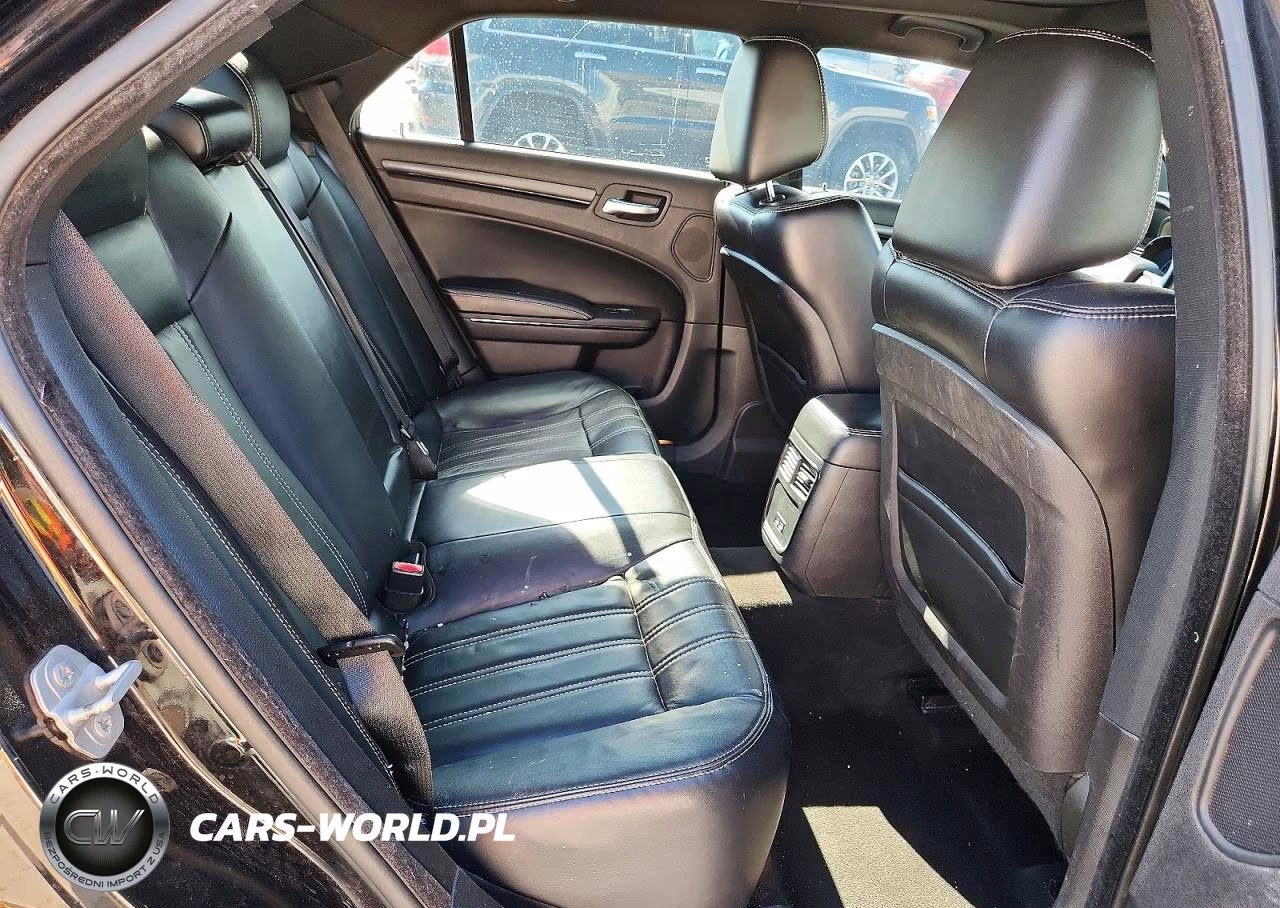 2015 Chrysler 300 S VIN:2C3CCAGG3FH831448 - 10