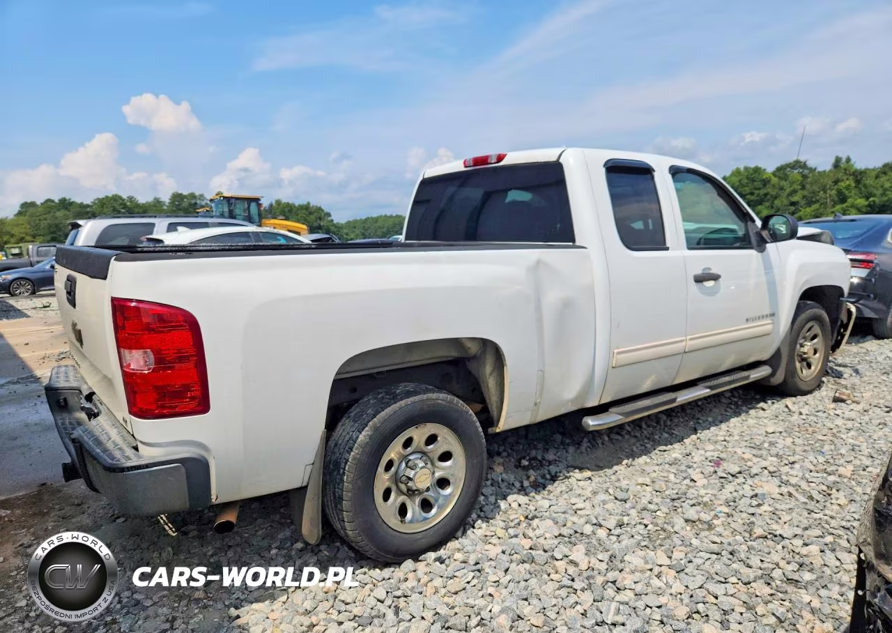2011 Chevrolet Silverado C1500 Ls VIN:1GCRCREA9BZ334739 - 3