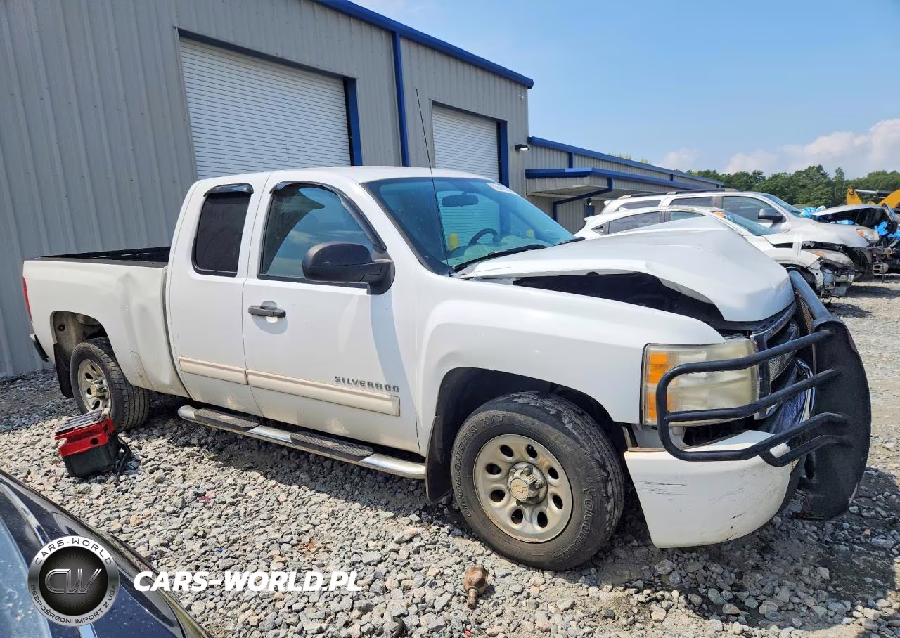 2011 Chevrolet Silverado C1500 Ls VIN:1GCRCREA9BZ334739 - 4