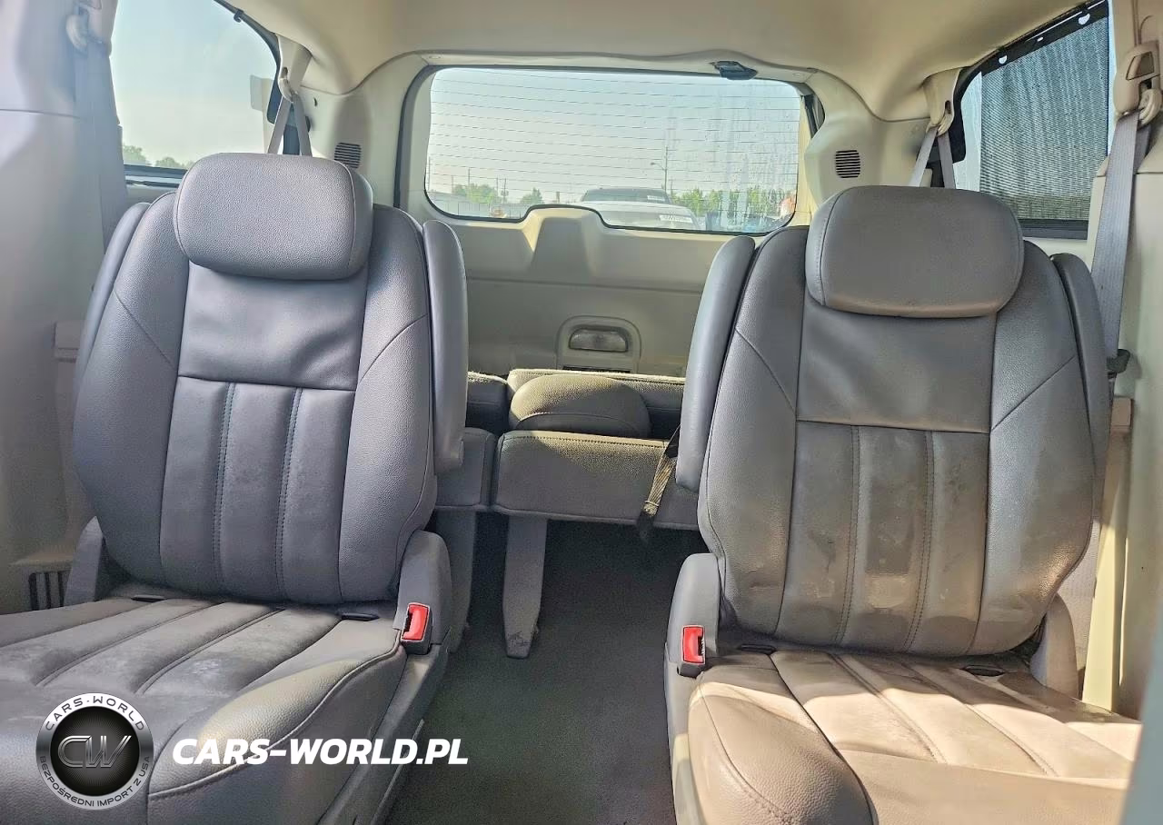 2008 Chrysler Town & Country Touring VIN:2A8HR54P58R635707 - 10