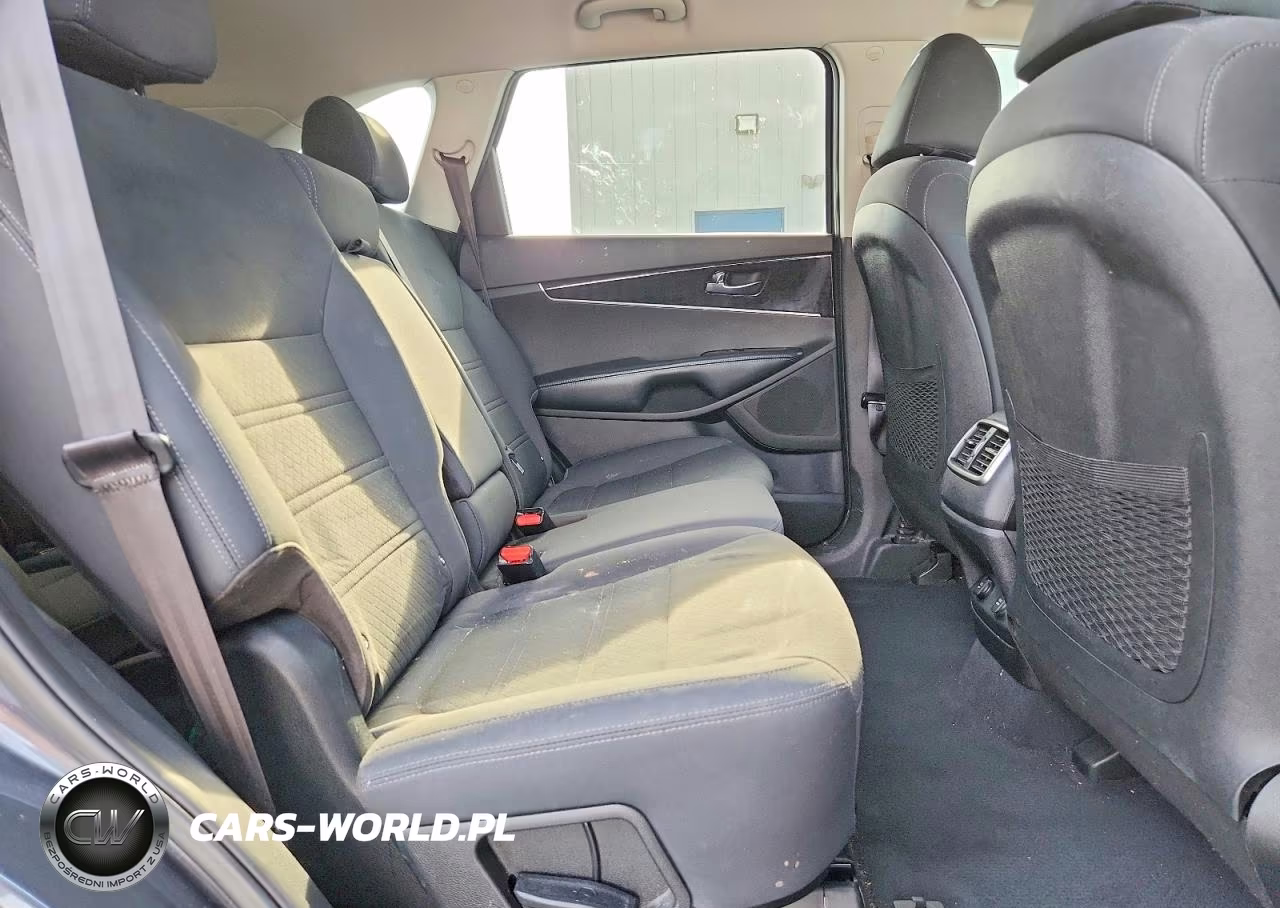 2020 Kia Sorento S VIN:5XYPGDA52LG619984 - 11