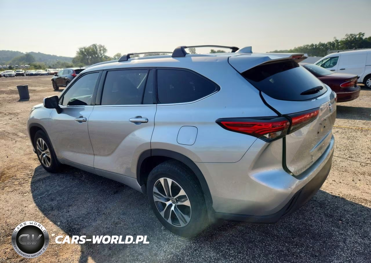 2022 Toyota Highlander Xle VIN:5TDGZRBH1NS561131 - 2