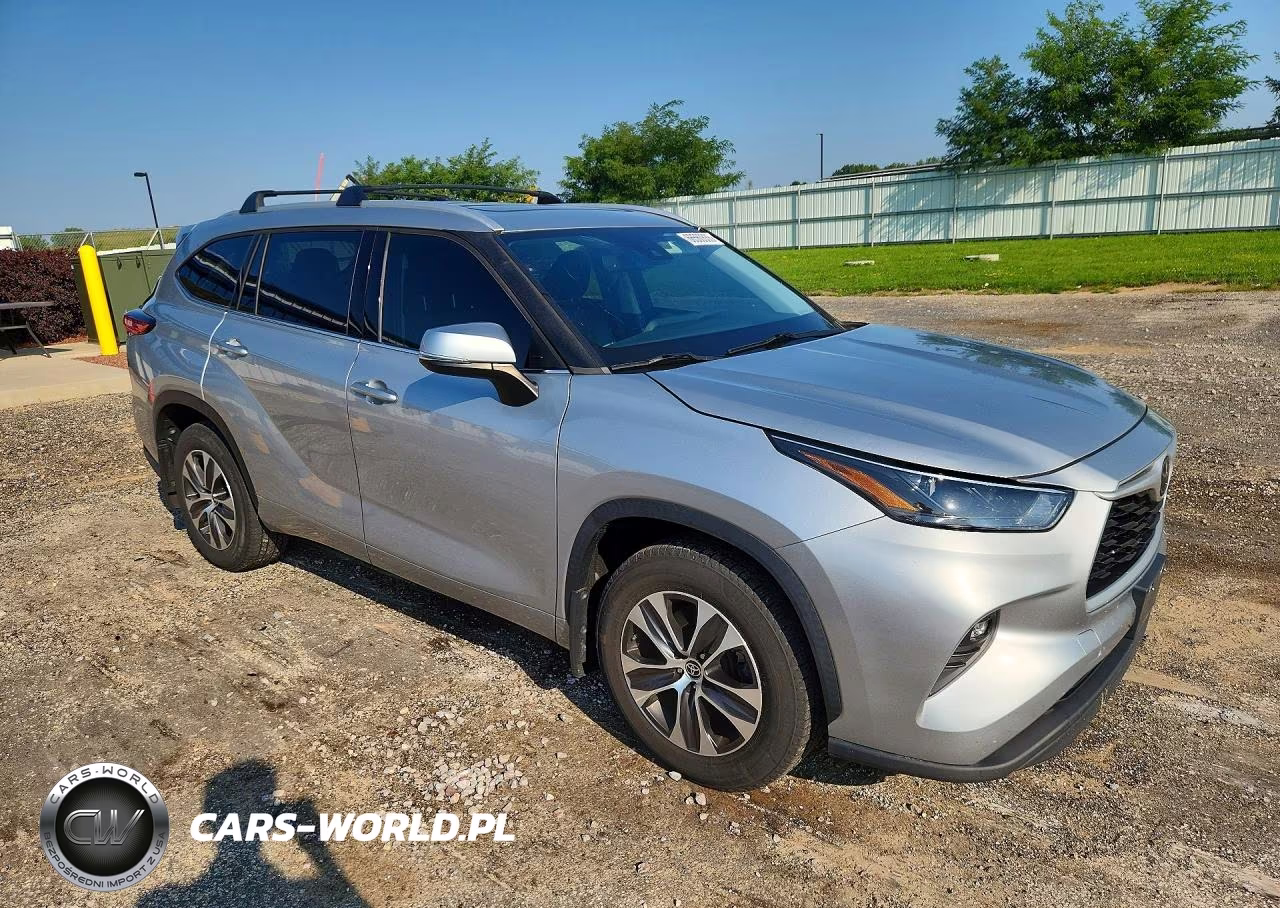 2022 Toyota Highlander Xle VIN:5TDGZRBH1NS561131 - 4