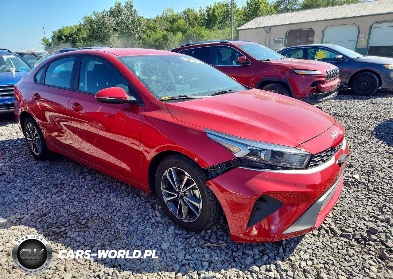 2023 Kia Forte Lxs VIN:3KPF24AD0PE623634 - 4