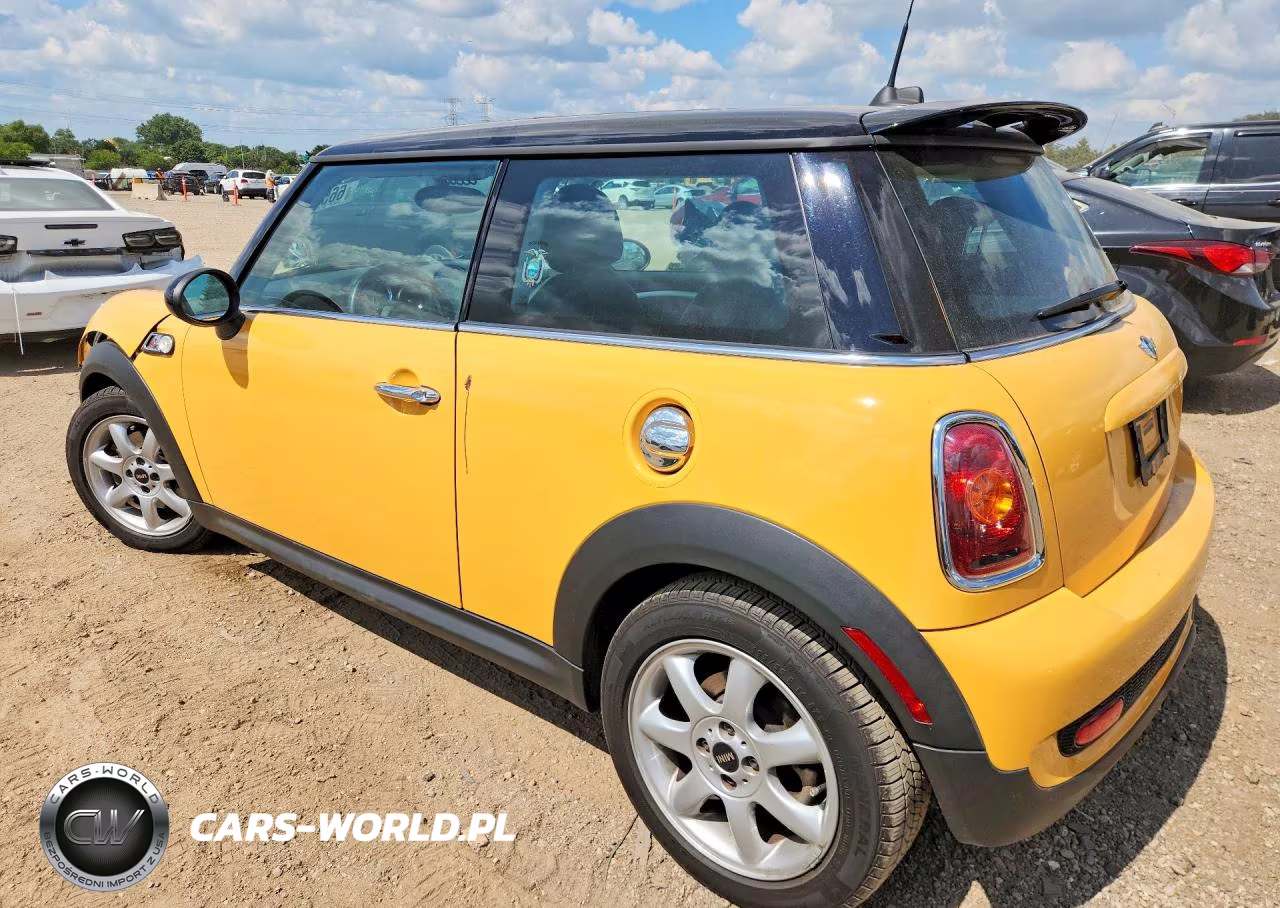 2007 Mini Cooper S VIN:WMWMF73547TL87111 - 2