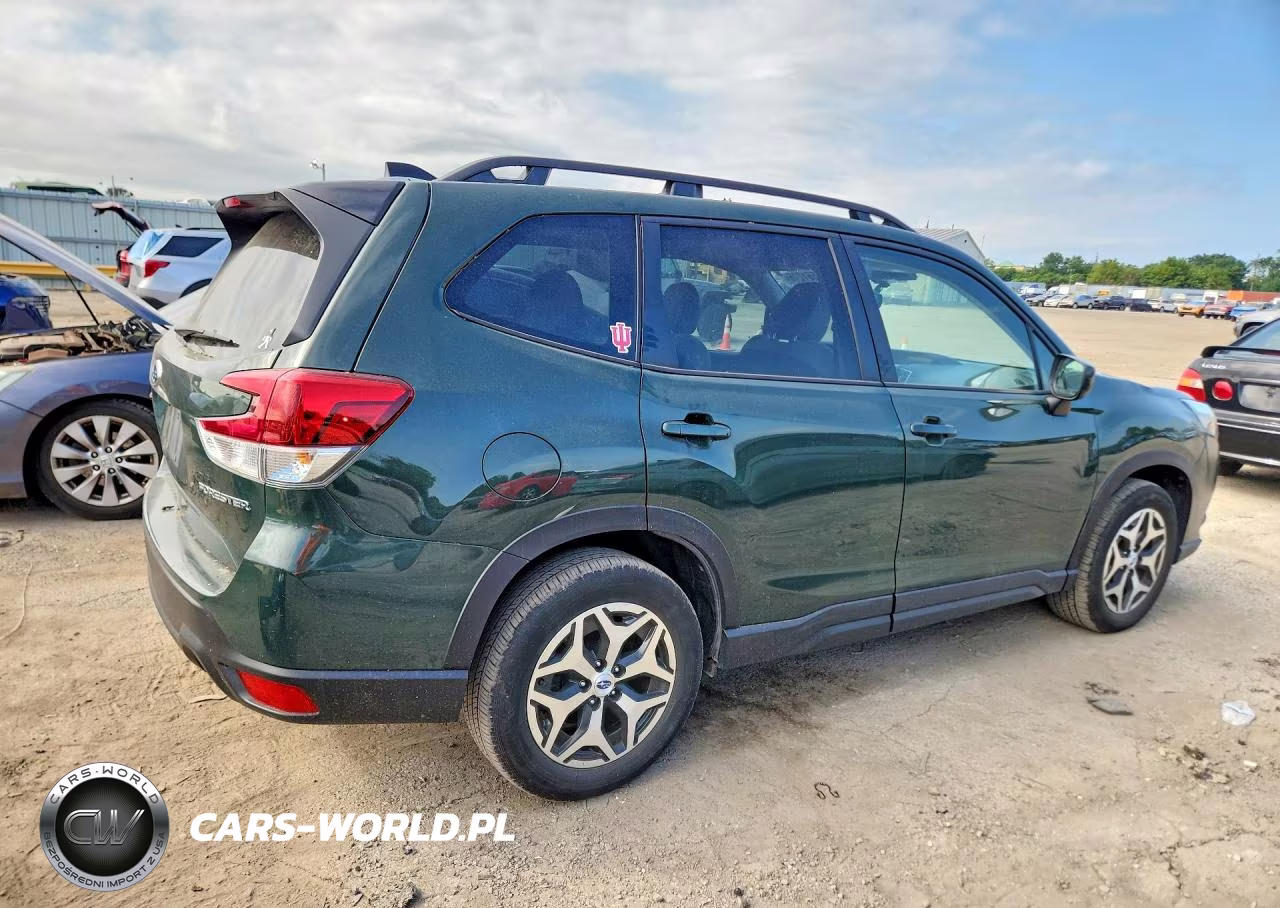 2024 Subaru Forester Premium VIN:JF2SKADC8RH516894 - 3
