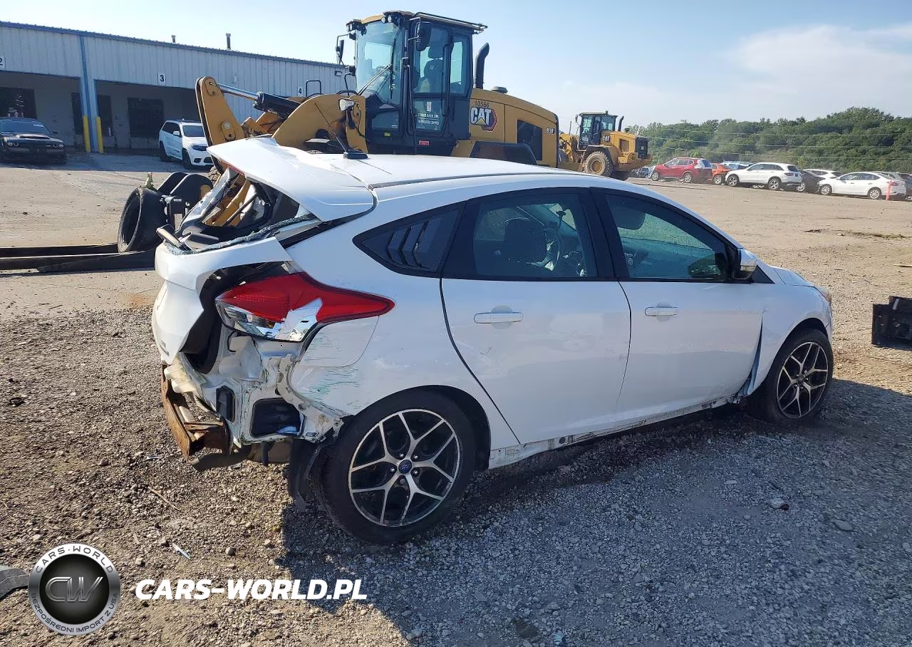 2016 Ford Focus Se VIN:1FADP3K20GL368528 - 3