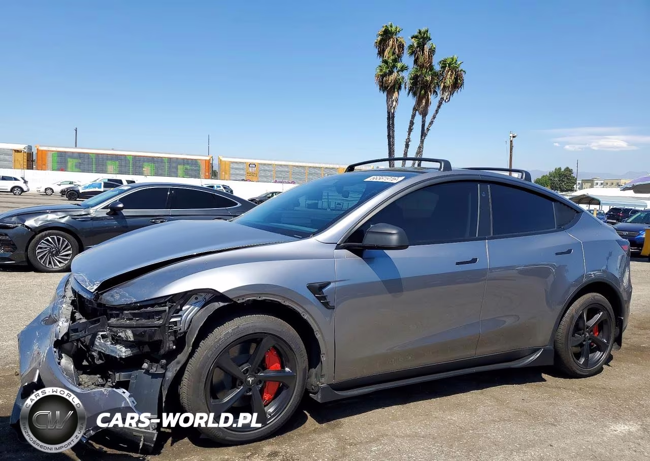 2026 Tesla Model Y VIN:7SAYGDEE0TF367385 - 1