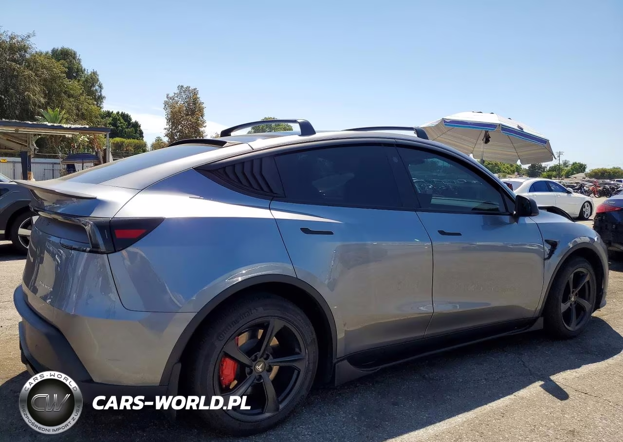 2026 Tesla Model Y VIN:7SAYGDEE0TF367385 - 3