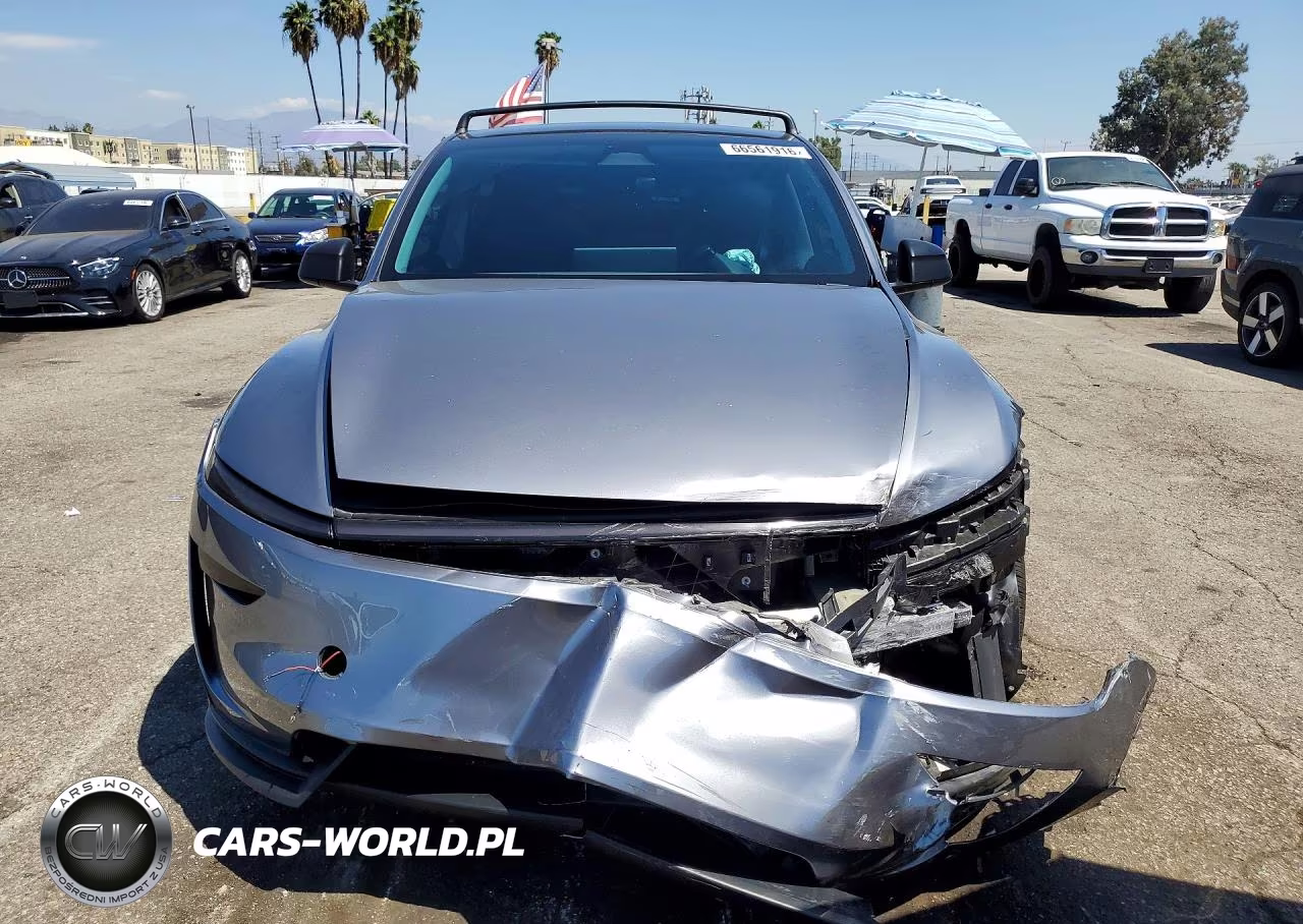 2026 Tesla Model Y VIN:7SAYGDEE0TF367385 - 5
