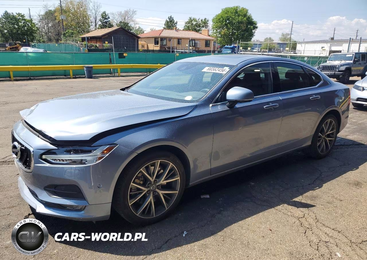 2017 Volvo S90 T6 Momentum