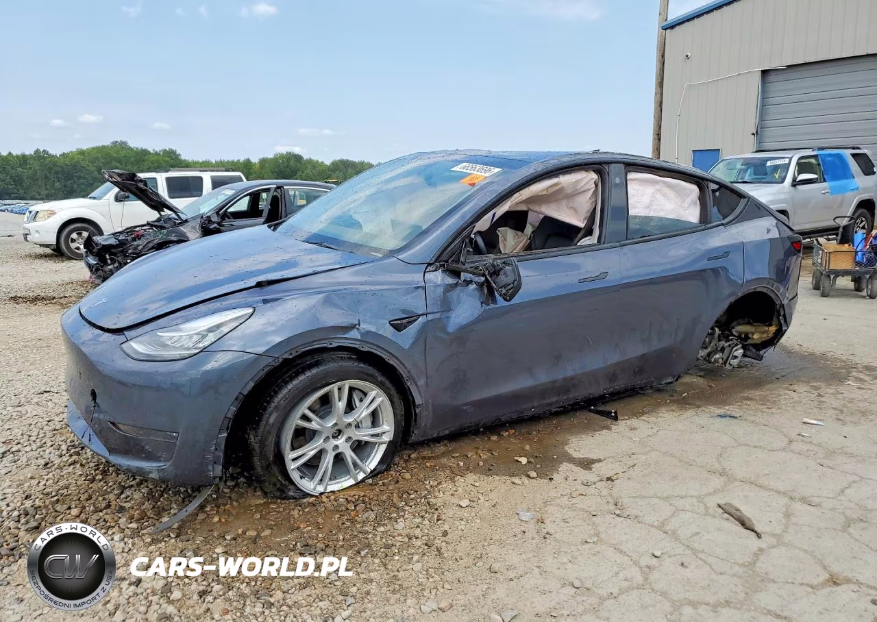 2023 Tesla Model Y VIN:7SAYGDEE7PA057642 - 1