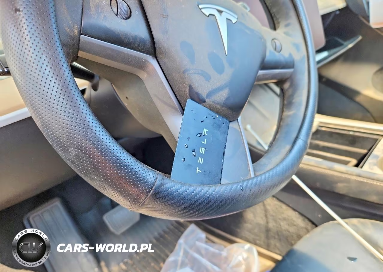 2023 Tesla Model Y VIN:7SAYGDEE7PA057642 - 7