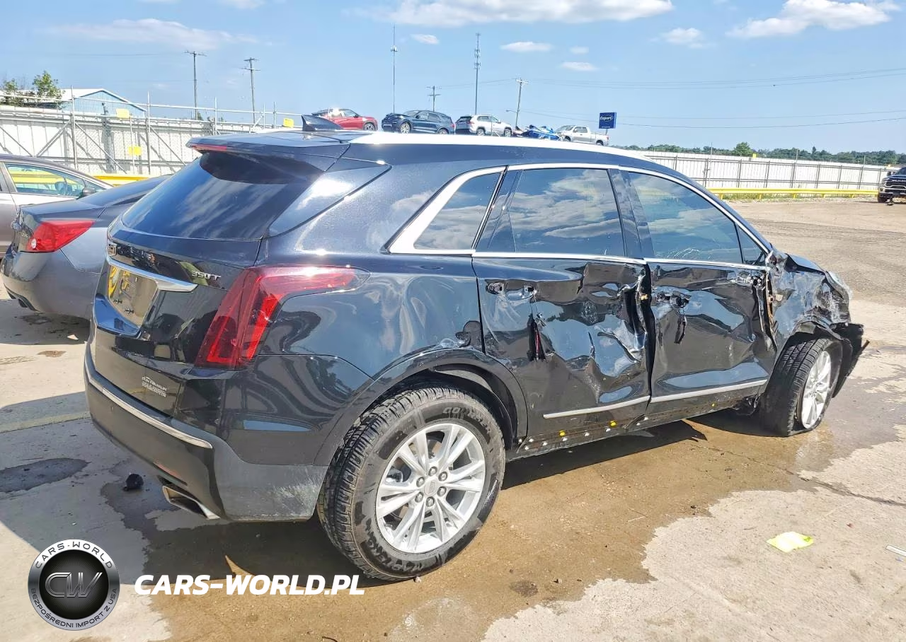 2023 Cadillac Xt5 Luxury VIN:1GYKNAR47PZ147602 - 3
