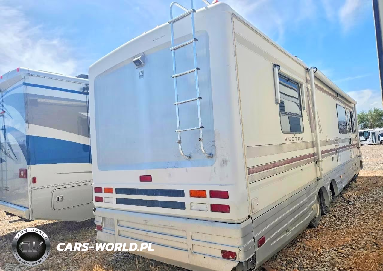 1993 Winnebago Vectra Camper VIN:1GBKP37N4P3302010 - 4