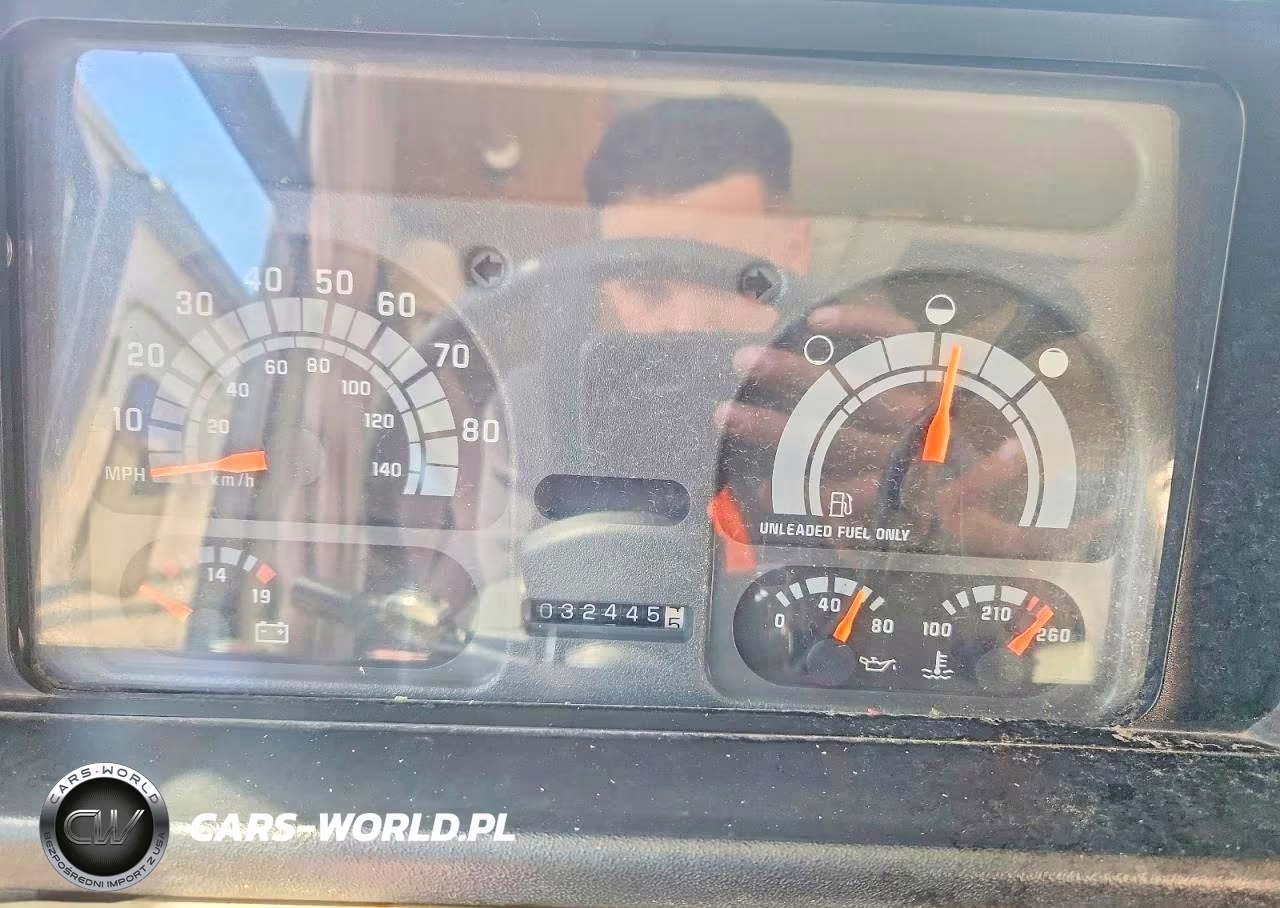 1993 Winnebago Vectra Camper VIN:1GBKP37N4P3302010 - 8