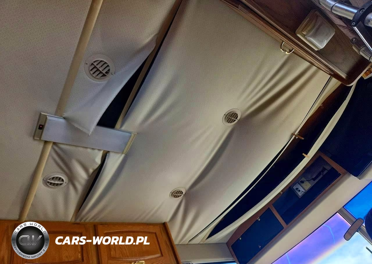 1993 Winnebago Vectra Camper VIN:1GBKP37N4P3302010 - 9