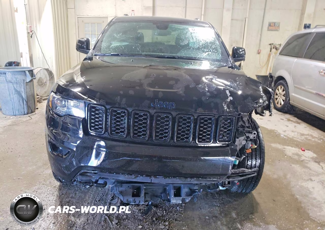 2018 Jeep Grand Cherokee Laredo VIN:1C4RJFAG5JC499252 - 5