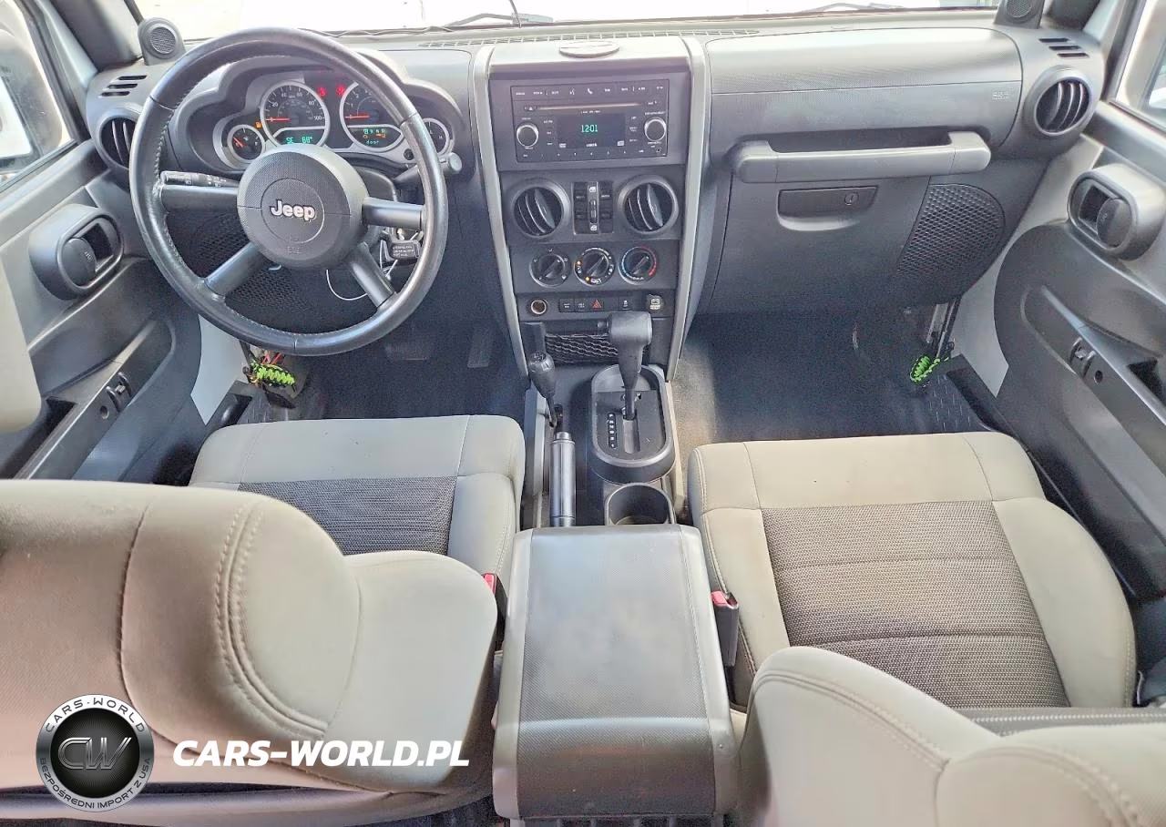 2010 Jeep Wrangler Unlimited Rubicon VIN:1J4BA6H18AL133962 - 8