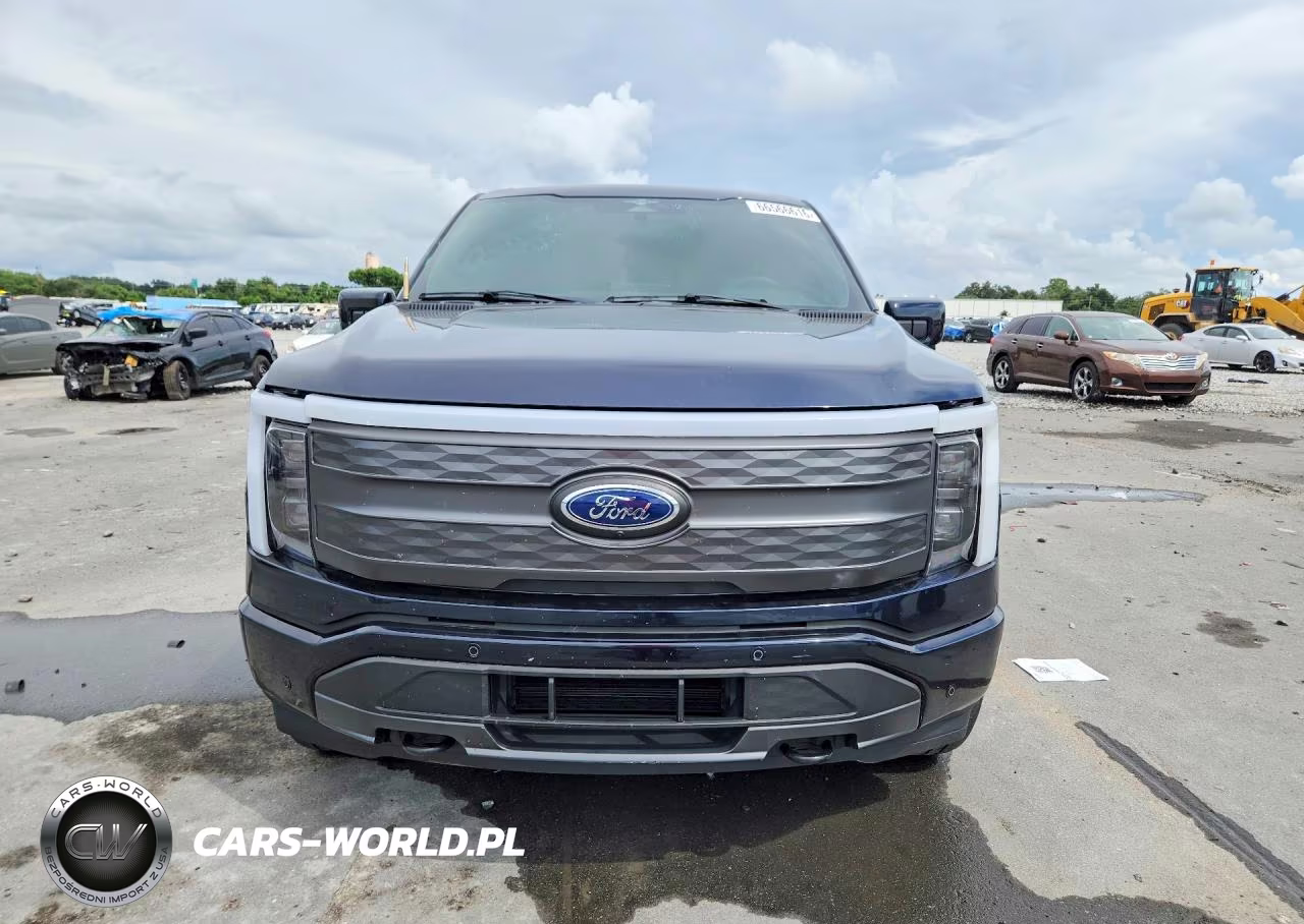 2023 Ford F150 Lightning Pro VIN:1FTVW1EV5PWG34474 - 5